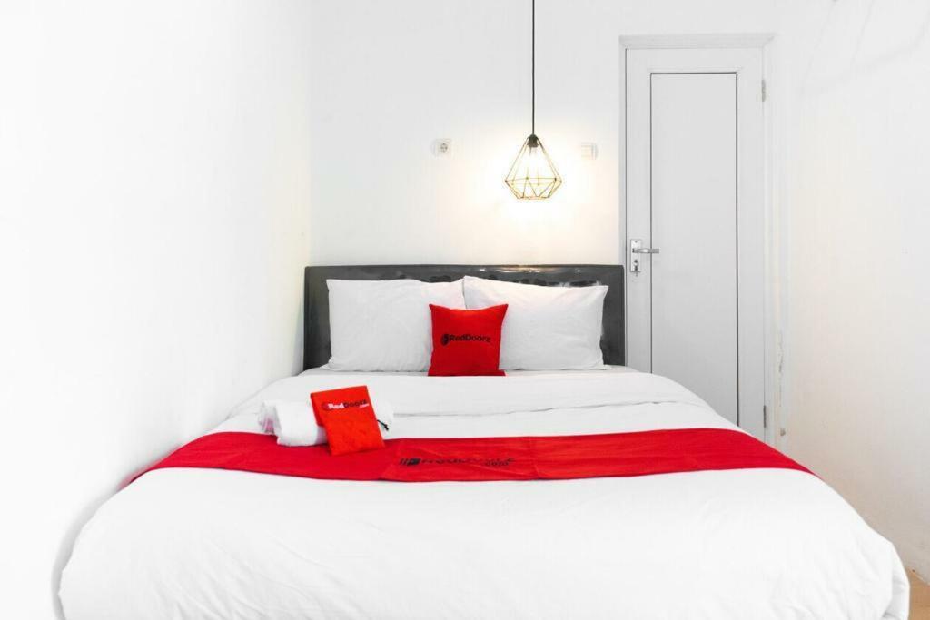 Fybed Aparthotel Semarang Exterior photo