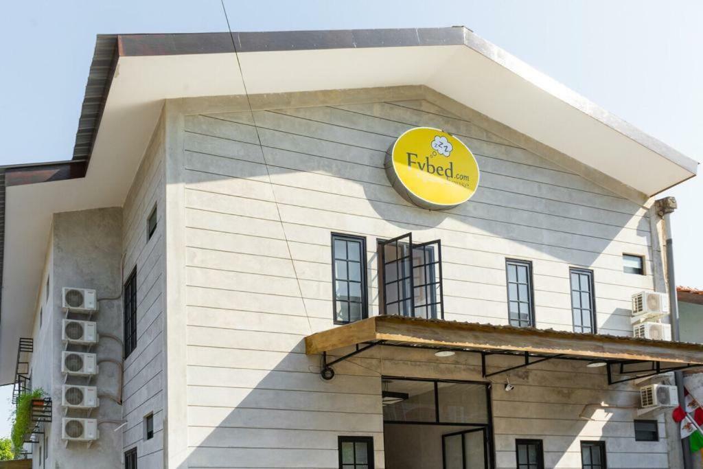 Fybed Aparthotel Semarang Exterior photo