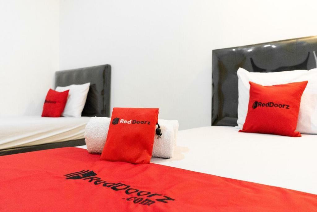 Fybed Aparthotel Semarang Exterior photo